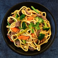 Udon Xào Bò - Smažené Udon Nudle s Hovězím